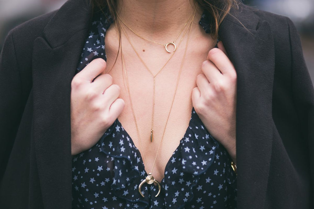 Best Necklace to Wear with V-neck Dresses | Di MODOLO Best Necklace to Wear with V-neck Dresses | Di MODOLO